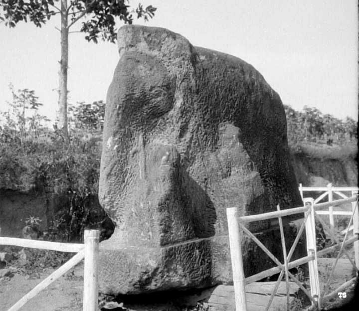 Watu Gajah Kediri, De Stenen Olifant van Paree