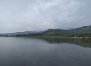 Keindahan Waduk Siman Kediri di Lereng Gunung Kelud Menjadi Berkah Bagi Pemilik Warung Sekitarnya