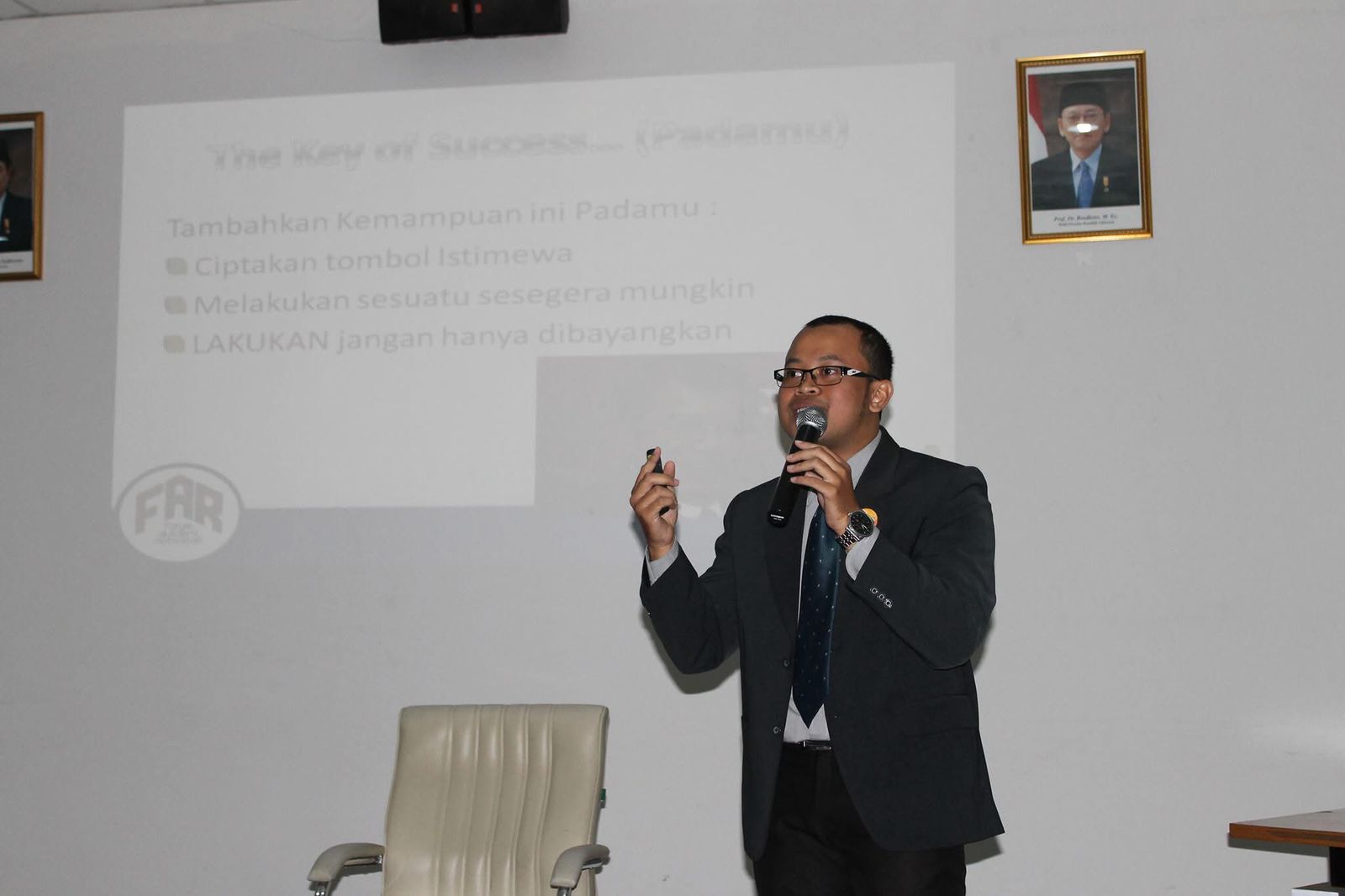 pak fajar profil